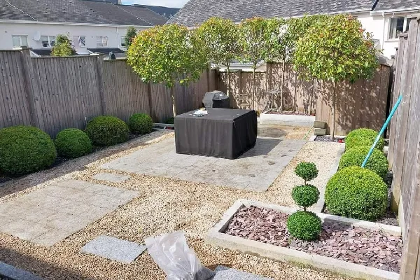 garden with small hedges all around